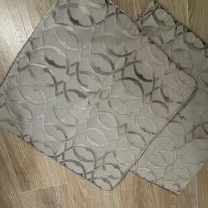 Set of 2 decorative pillow covers